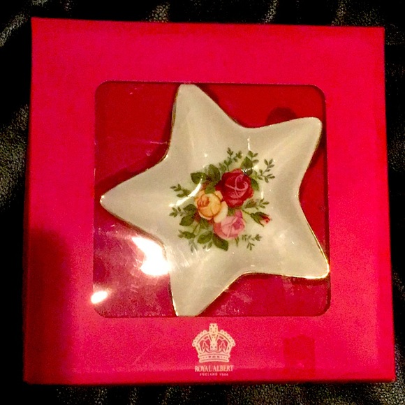 Royal Albert Star Tray Old Country Roses 6 x 5.7 Inches Brand New in Box - Picture 1 of 2